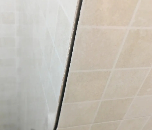 沁水瓷砖空鼓维修公司分享阳台瓷砖脱落的修复过程可以分为以下几个步骤
