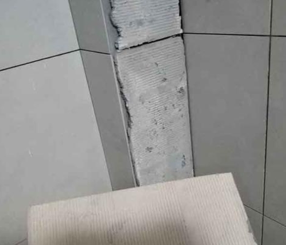 沁水瓷砖空鼓维修公司分享下厨房瓷砖脱落的补救措施。